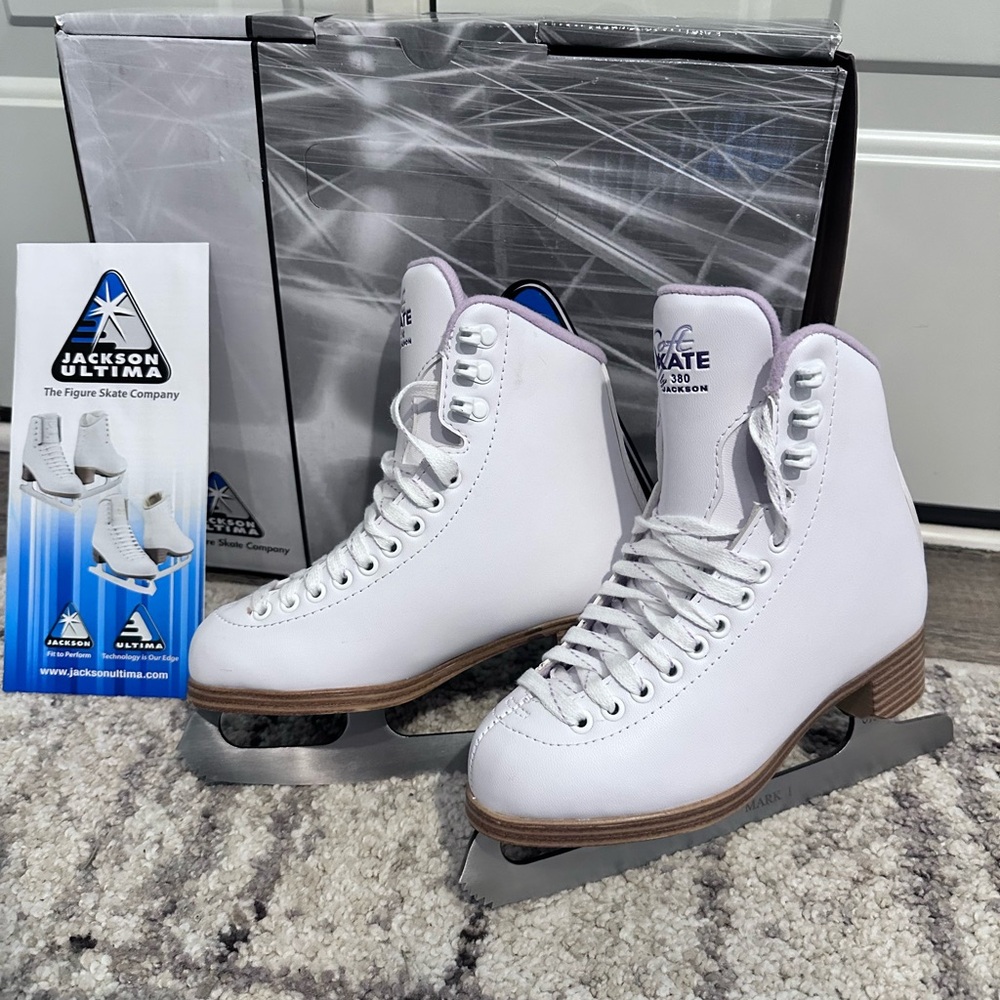 Jackson Ultima Soft Skate 380 White Figure Skates kids size 2